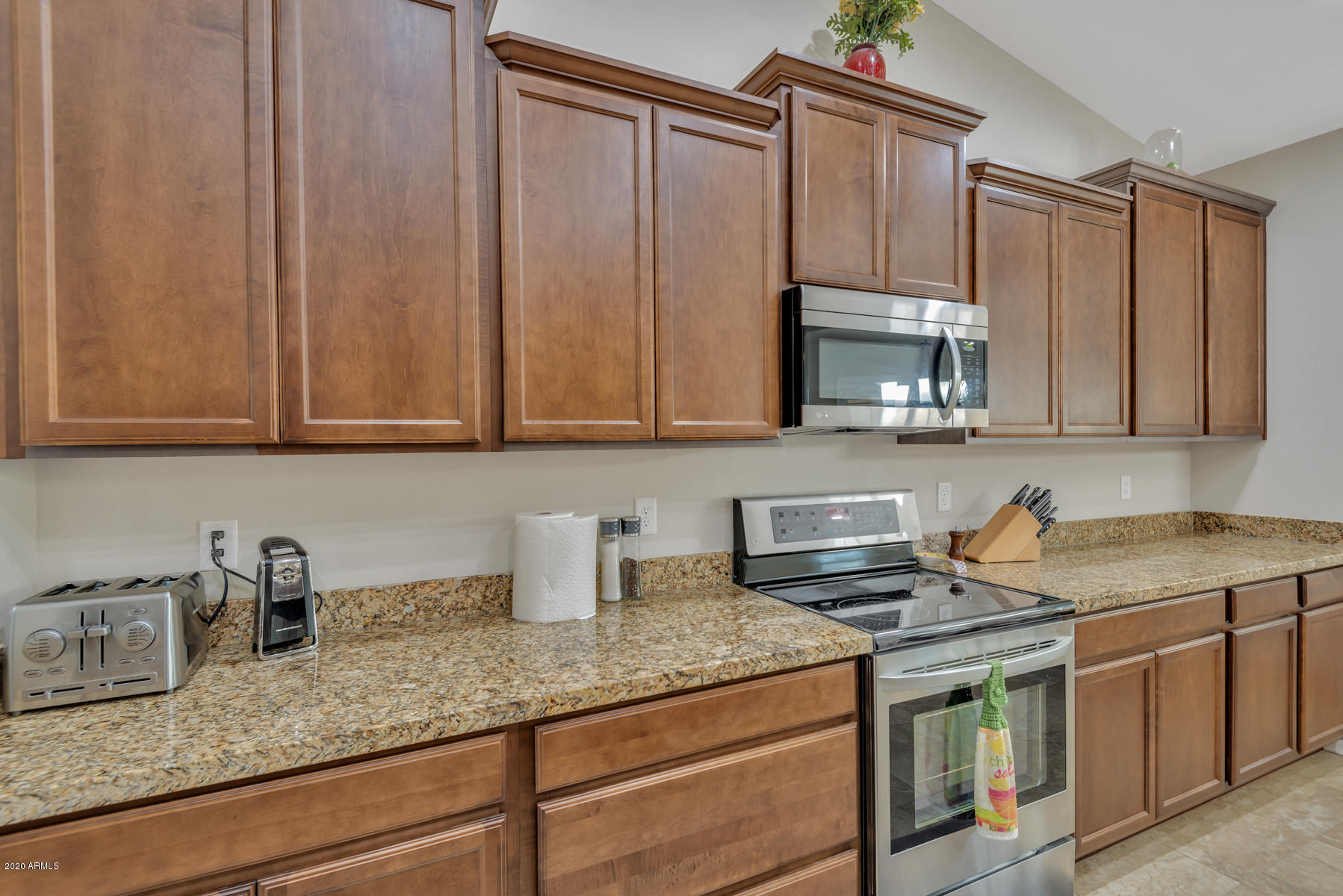 2532 North Val Vista Road Apache Junction, AZ 85119 - Photo 7 of 48 Kitchen with granite counter tops on