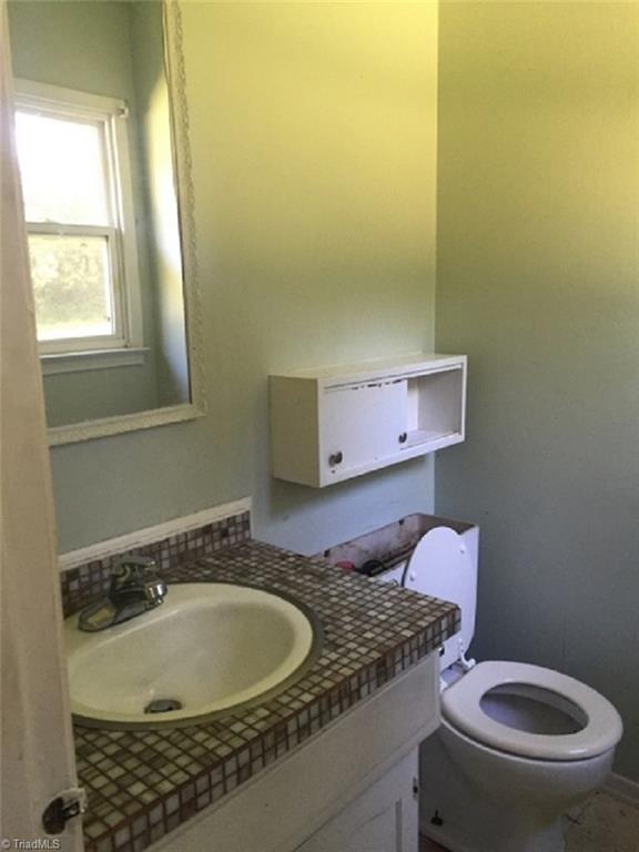 2370 Buckingham Road Burlington, NC 27217 - Photo 10 of 12 Gallery Image 10
