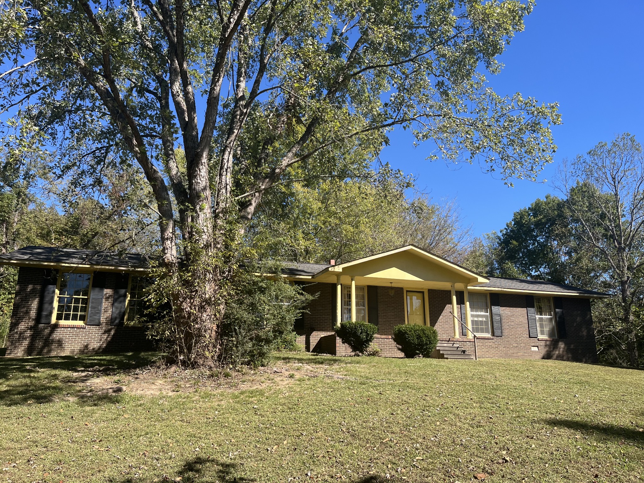 1125 Macon Wall Road Ashland City, TN 37015 - Photo 24 of 25 a front view of a house with a yard