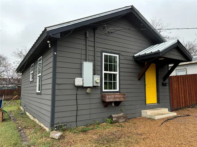 $1,000 | 401 East Freeman Street, Ennis, TX 75119