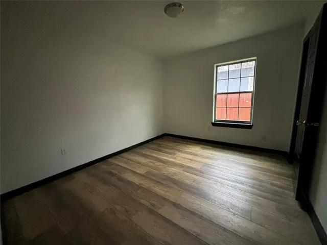 $1,000 | 401 East Freeman Street, Ennis, TX 75119