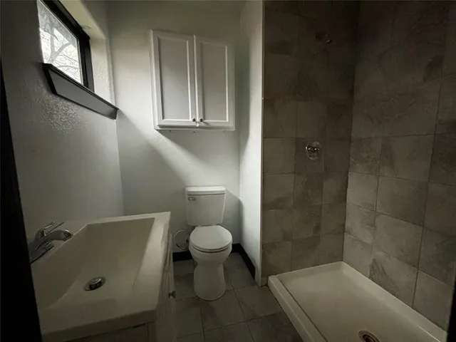 $1,000 | 401 East Freeman Street, Ennis, TX 75119