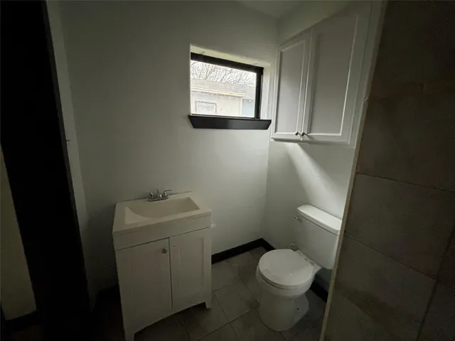 $1,000 | 401 East Freeman Street, Ennis, TX 75119