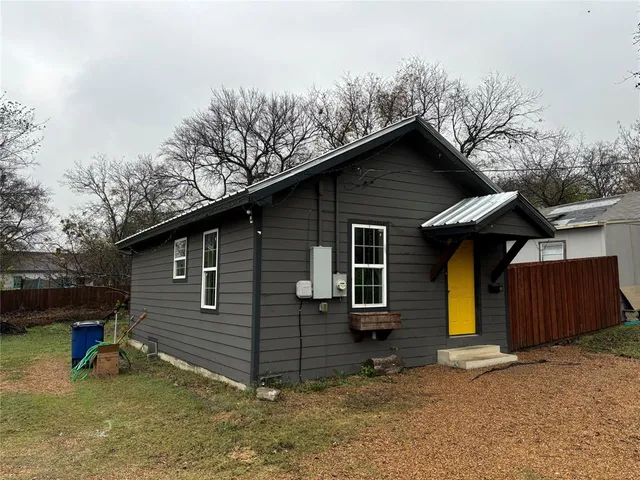 $1,000 | 401 East Freeman Street, Ennis, TX 75119