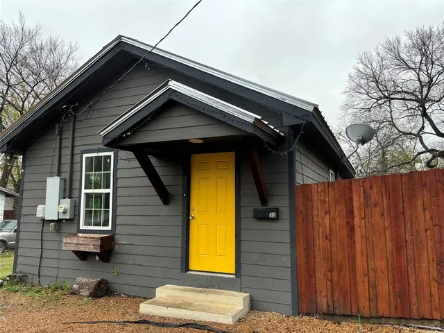 $1,000 | 401 East Freeman Street, Ennis, TX 75119