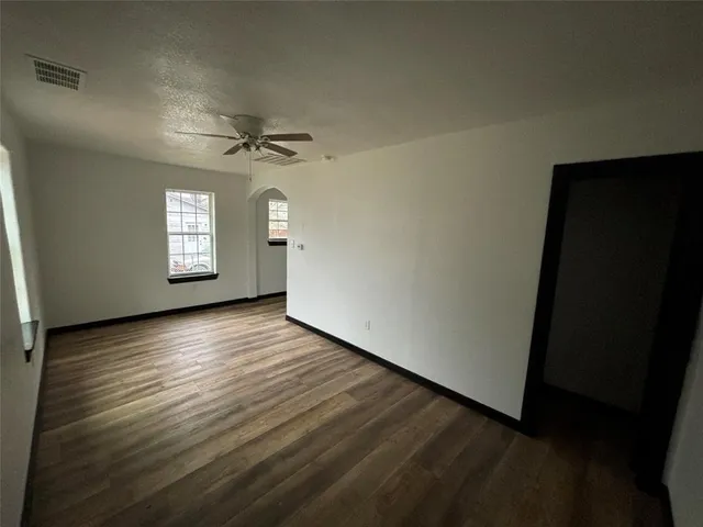 $1,000 | 401 East Freeman Street, Ennis, TX 75119