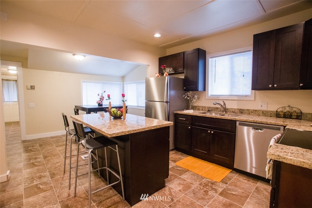 5640 Northeast 4th Street Renton, WA 98059 - Photo 5 of 11