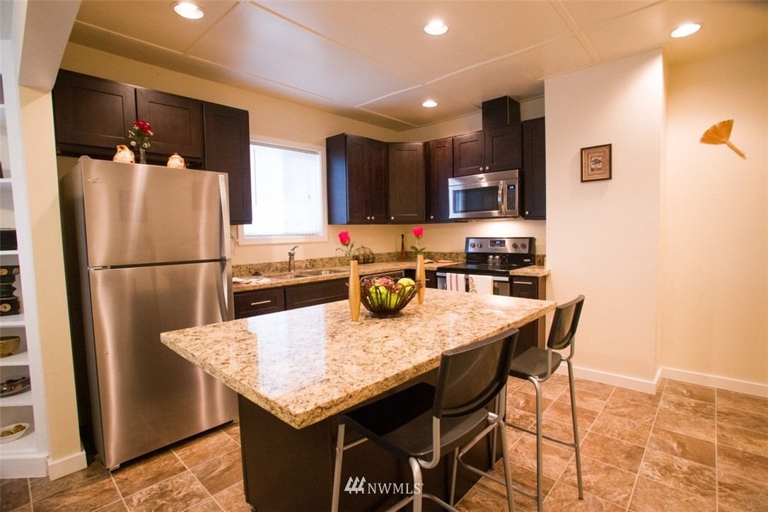 5640 Northeast 4th Street Renton, WA 98059 - Photo 6 of 11