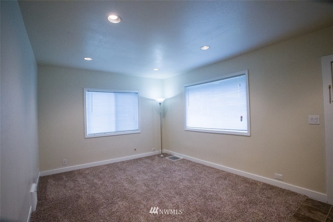 5640 Northeast 4th Street Renton, WA 98059 - Photo 8 of 11