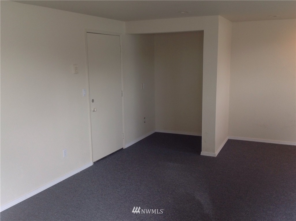 5640 Northeast 4th Street Renton, WA 98059 - Photo 10 of 11
