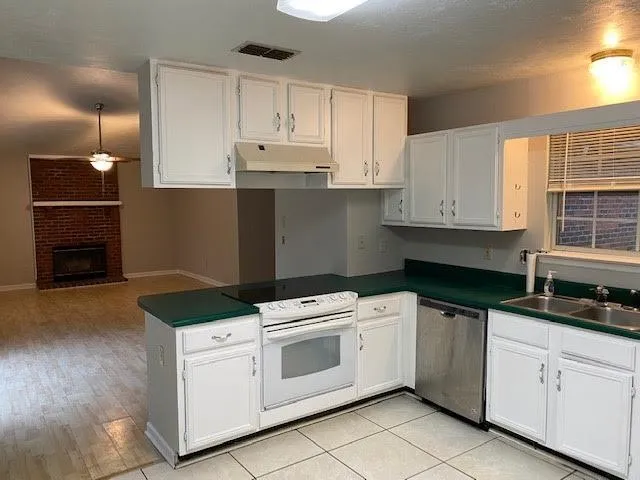 $1,850 | 2772 Whitney Drive North, Unit 4, Tallahassee, FL 32309