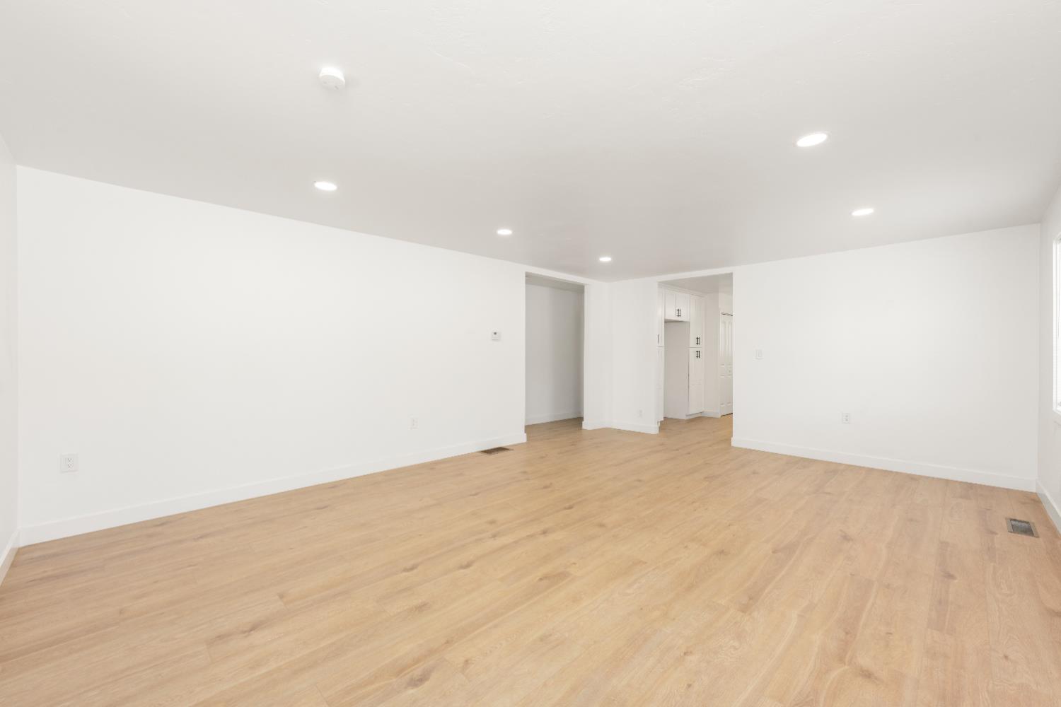 185 Mill Street Sutter Creek, CA 95685 - Photo 22 of 77 a view of an empty room