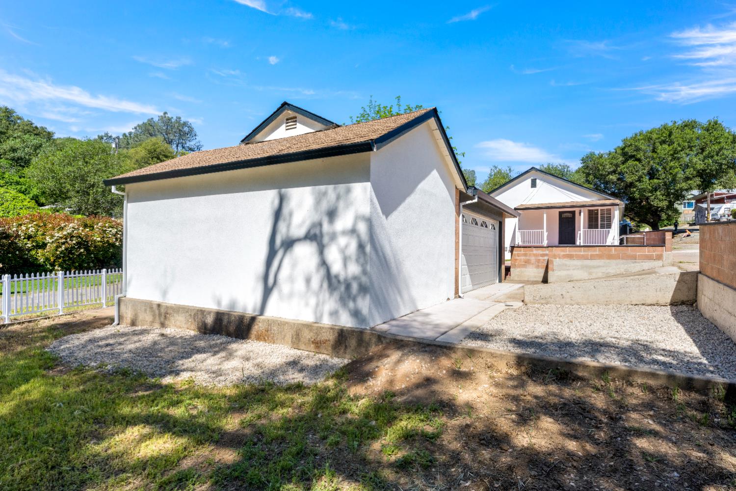 185 Mill Street Sutter Creek, CA 95685 - Photo 62 of 77 a front view of a house with a yard