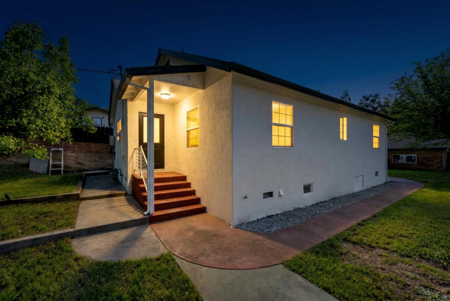185 Mill Street Sutter Creek, CA 95685 - Photo 8 of 77 a front view of a house with a yard
