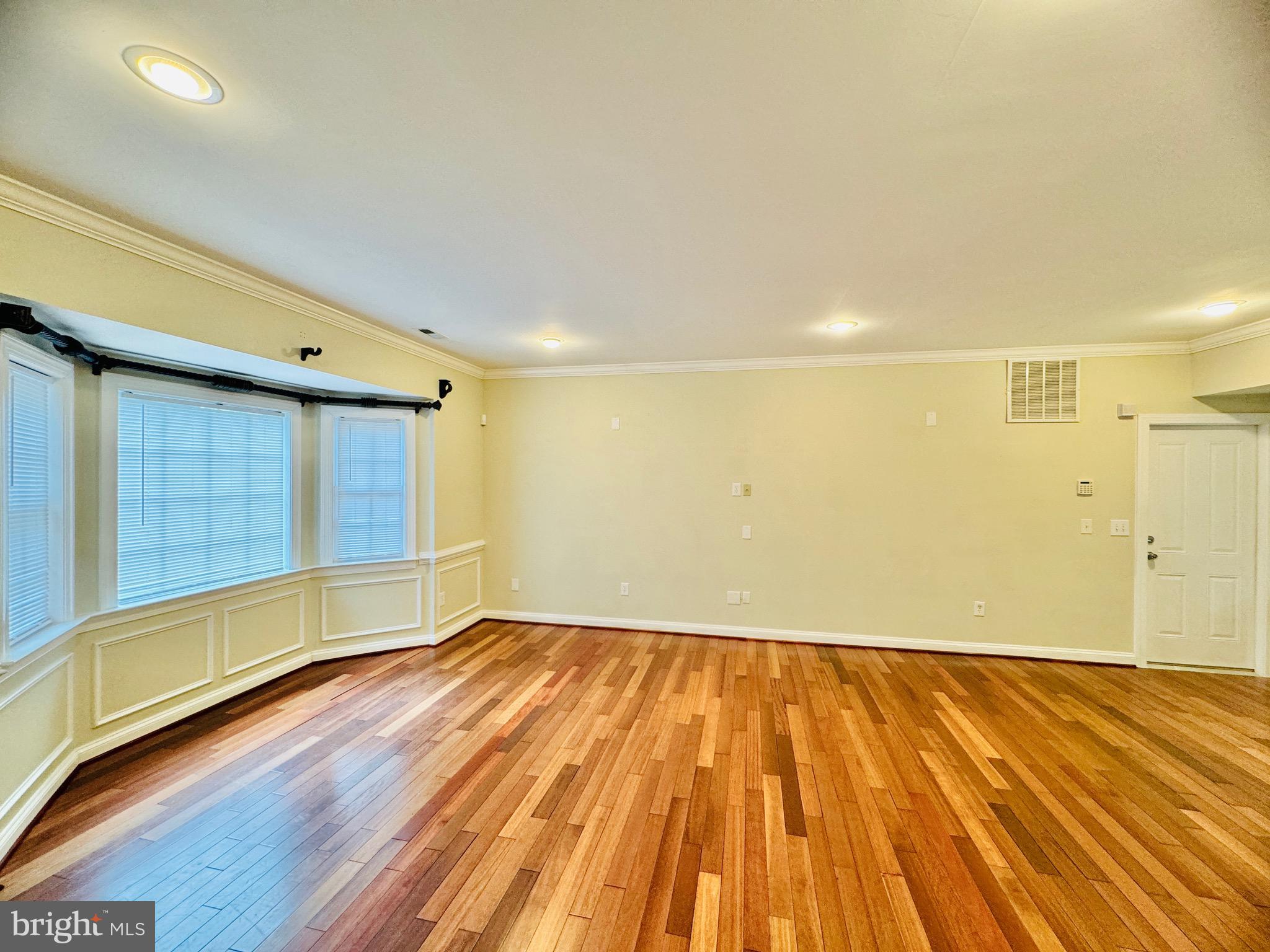 7031 Beverly Lane Springfield, VA 22150 - Photo 9 of 35