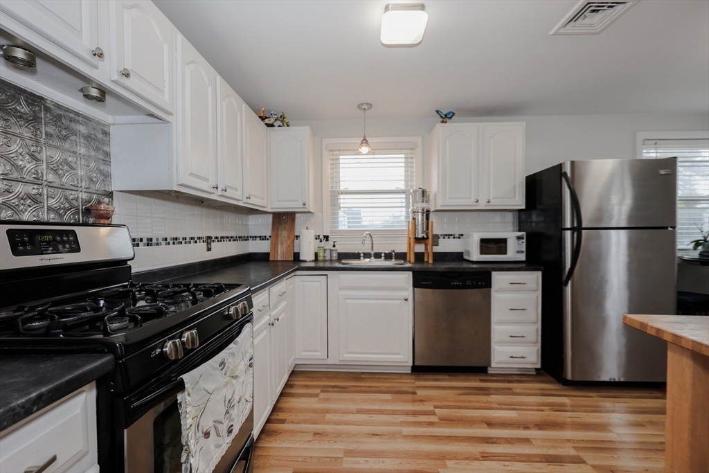 34 Brookline Avenue Hull, MA 02045 - Photo 10 of 25