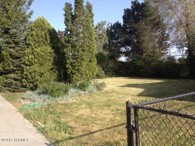 2490 Ashue Road Wapato, WA 98951 - Photo 6 of 11 a view of a backyard of the house