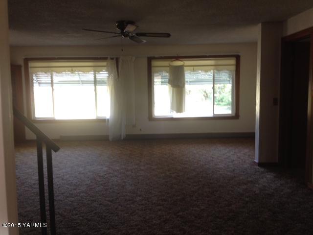 2490 Ashue Road Wapato, WA 98951 - Photo 9 of 11 a view of an empty room with a window