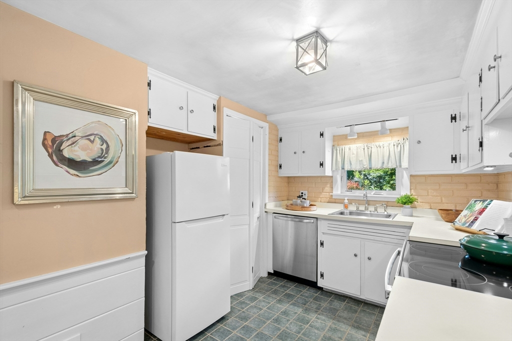 171 Lawson Road Scituate, MA 02066 - Photo 10 of 39