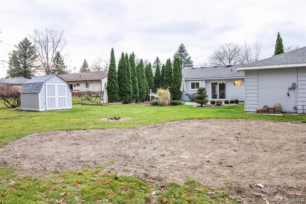 1907 Henbert Road West Bloomfield, MI 48324 - Photo 23 of 33