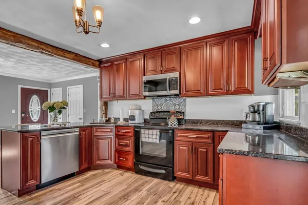 $599,999 | 98 Turgeon Avenue, Dracut, MA 01826