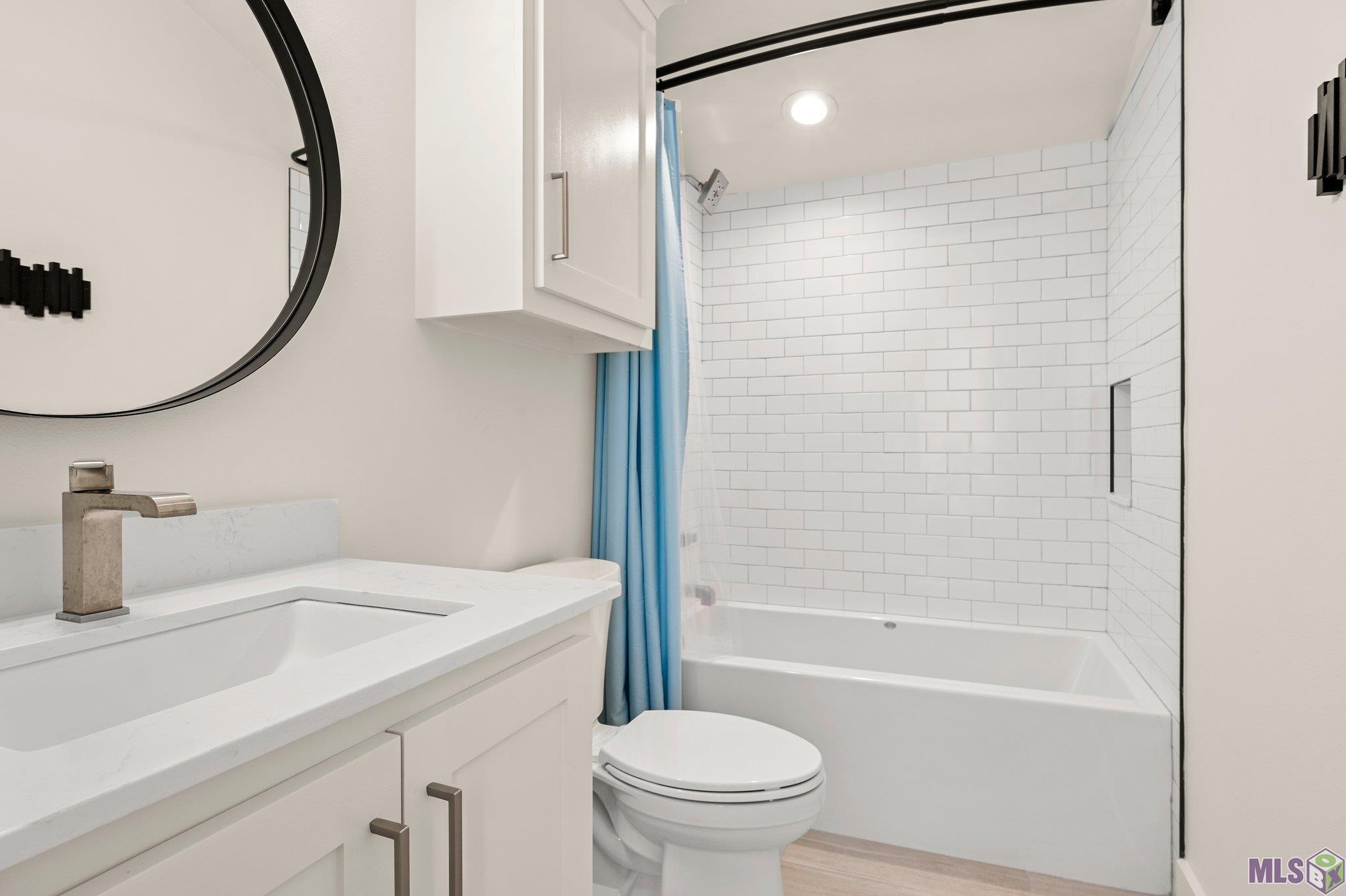 10148 South Vignes Road Baton Rouge, LA 70817 - Photo 33 of 44 Upstairs Bathroom