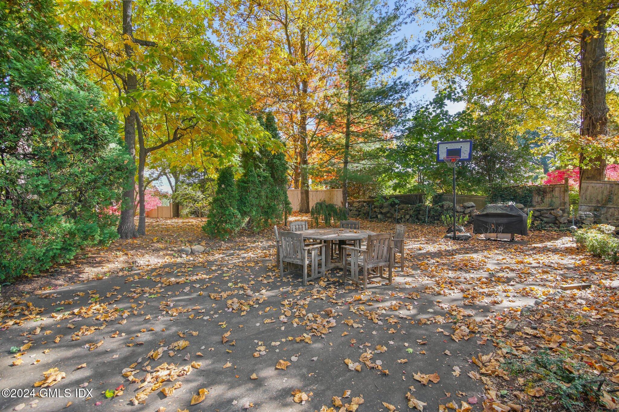 52 Hendrie Avenue Riverside, CT 06878 - Photo 3 of 18 60-web-or-mls-52-hendrie-ave