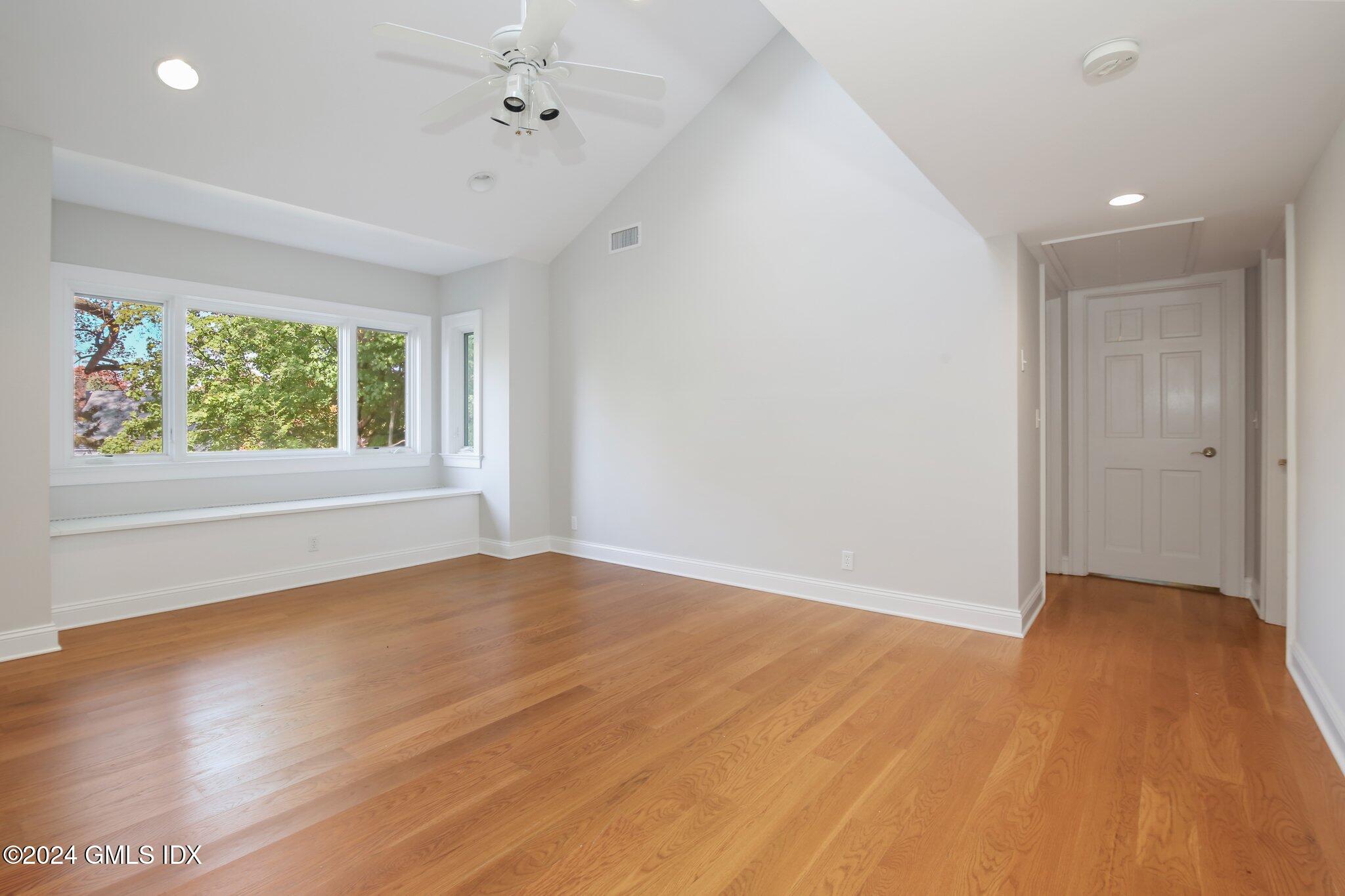 52 Hendrie Avenue Riverside, CT 06878 - Photo 9 of 18 51-web-or-mls-52-hendrie-ave