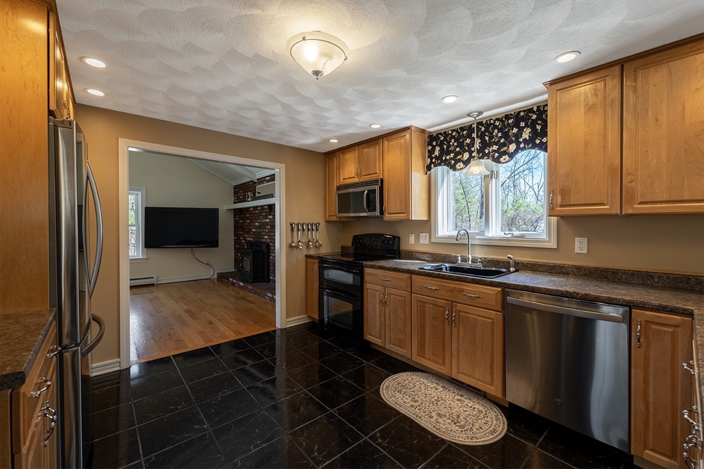 91 Scribner Road Tyngsboro, MA 01879 - Photo 20 of 42 Gallery Image 20