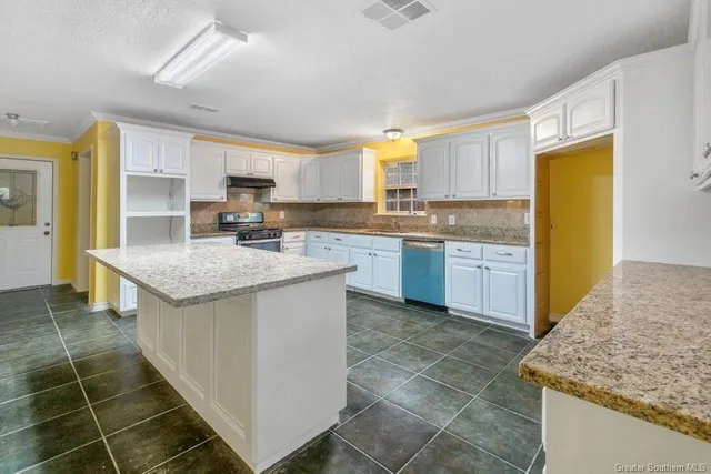 $399,800 | 2300 23rd Street, Lake Charles, LA 70601