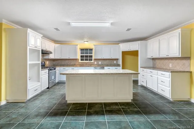 $399,800 | 2300 23rd Street, Lake Charles, LA 70601