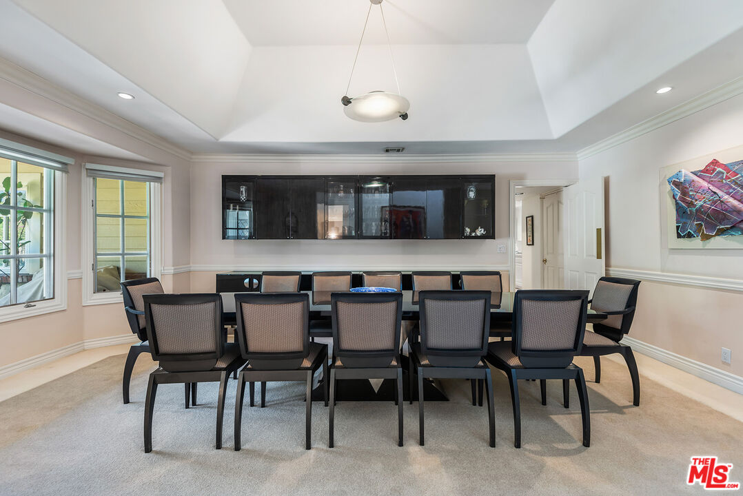 17040 Rancho Street Encino, CA 91316 - Photo 12 of 52