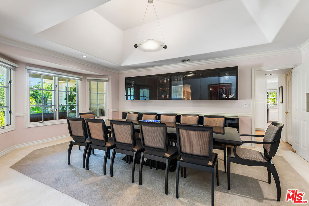 17040 Rancho Street Encino, CA 91316 - Photo 13 of 52