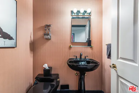 $3,595,000 | 17040 Rancho Street, Encino, CA 91316