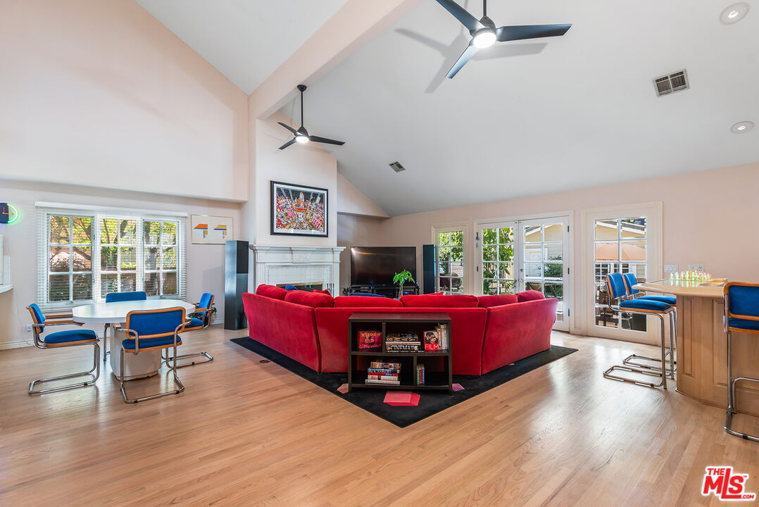 17040 Rancho Street Encino, CA 91316 - Photo 17 of 52