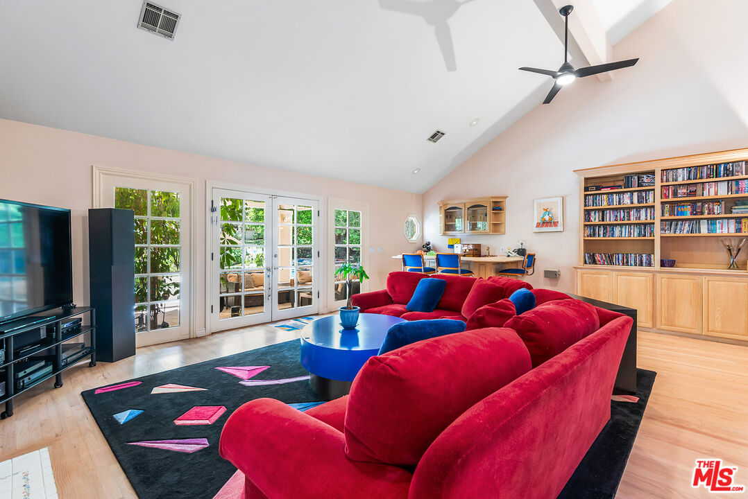 17040 Rancho Street Encino, CA 91316 - Photo 21 of 52