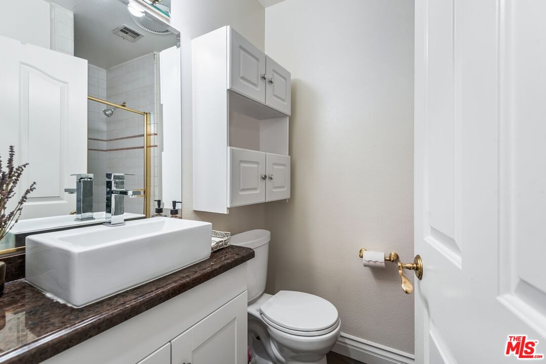 17040 Rancho Street Encino, CA 91316 - Photo 25 of 52