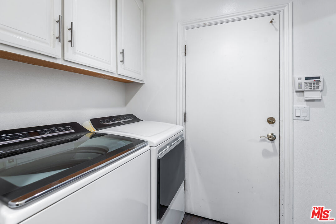 17040 Rancho Street Encino, CA 91316 - Photo 26 of 52