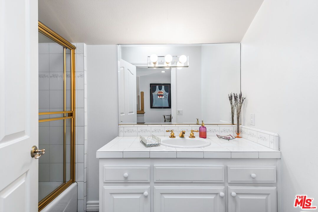 17040 Rancho Street Encino, CA 91316 - Photo 31 of 52