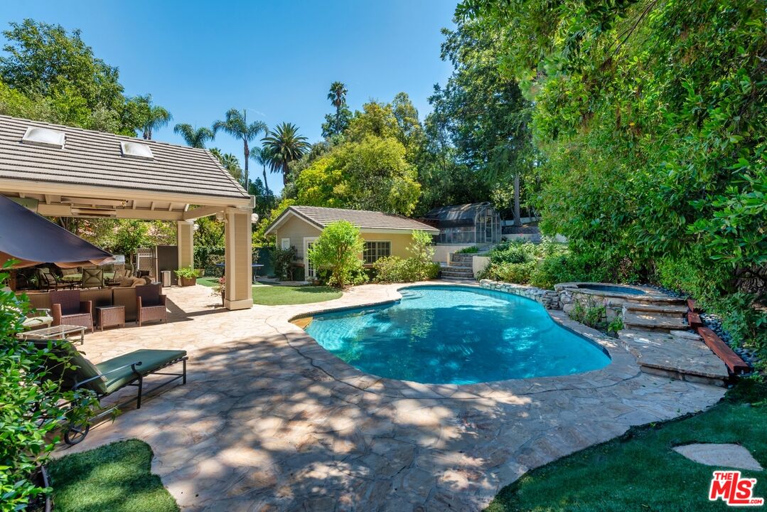 17040 Rancho Street Encino, CA 91316 - Photo 43 of 52