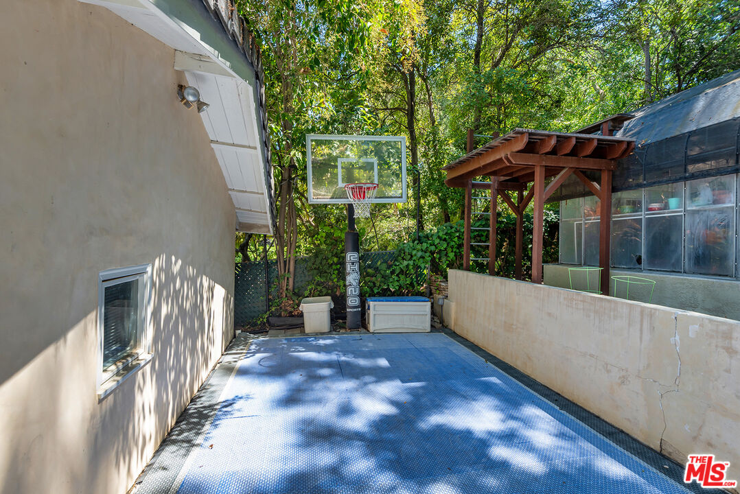 17040 Rancho Street Encino, CA 91316 - Photo 44 of 52