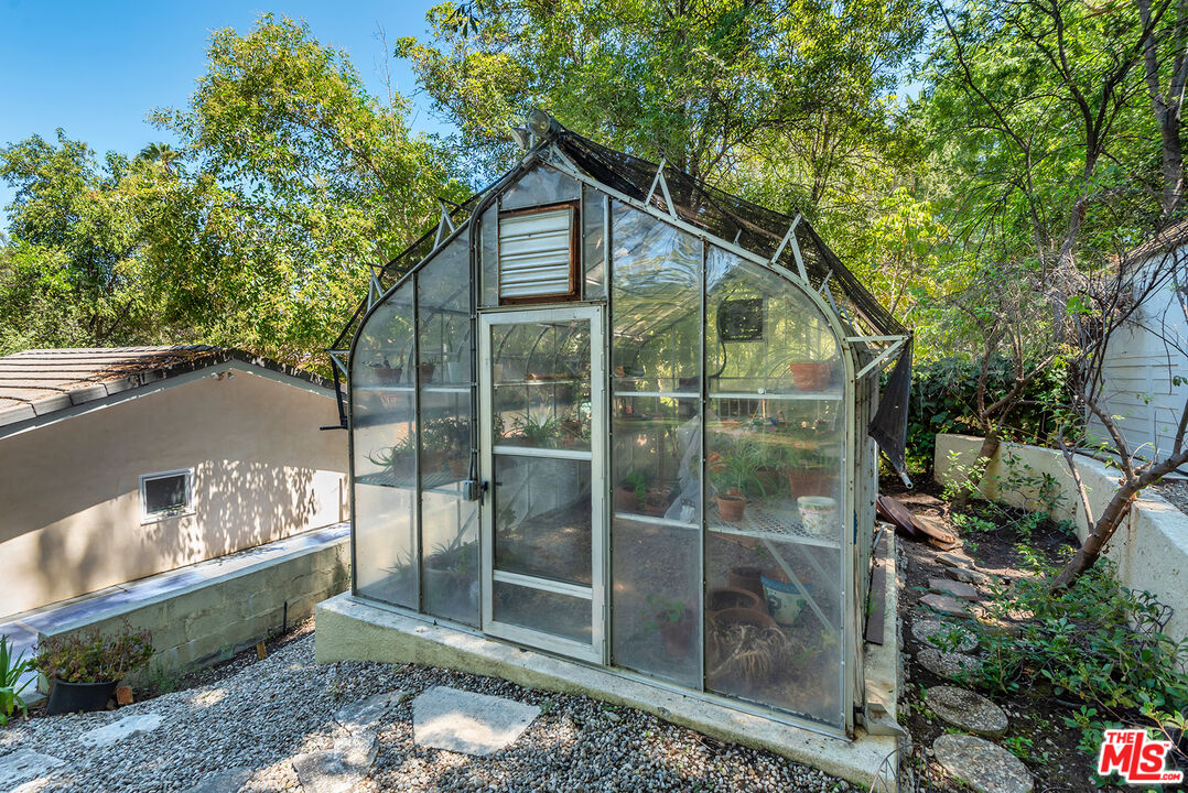 17040 Rancho Street Encino, CA 91316 - Photo 46 of 52