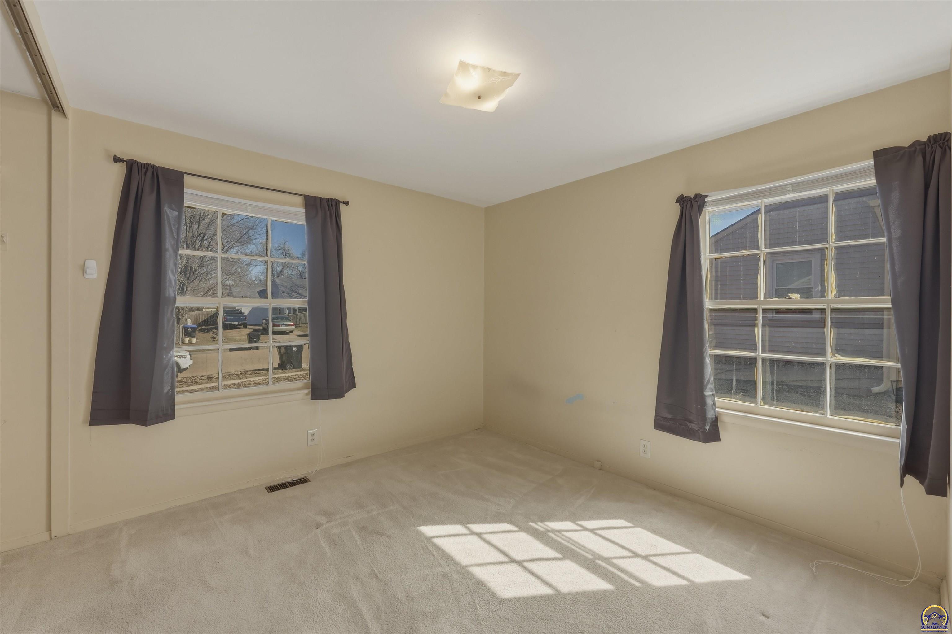 2809 Southwest Hillcrest Road Topeka, KS 66614 - Photo 11 of 26