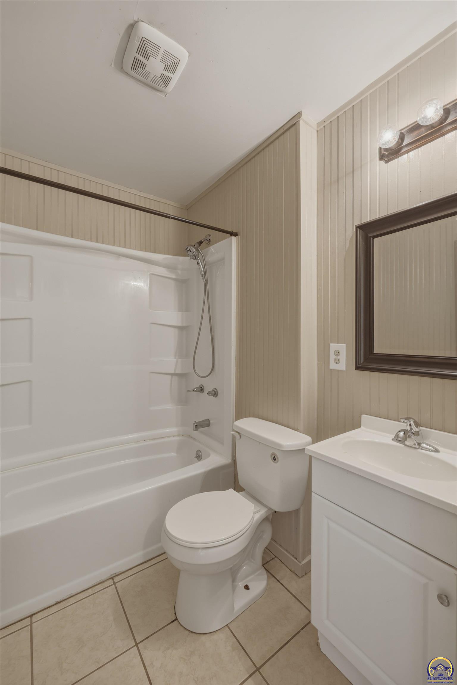 2809 Southwest Hillcrest Road Topeka, KS 66614 - Photo 13 of 26