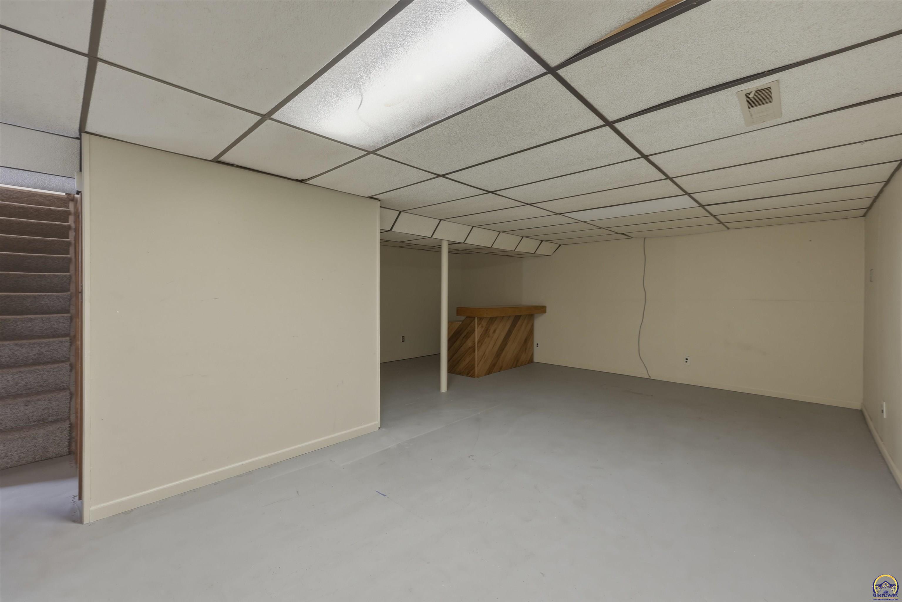 2809 Southwest Hillcrest Road Topeka, KS 66614 - Photo 16 of 26