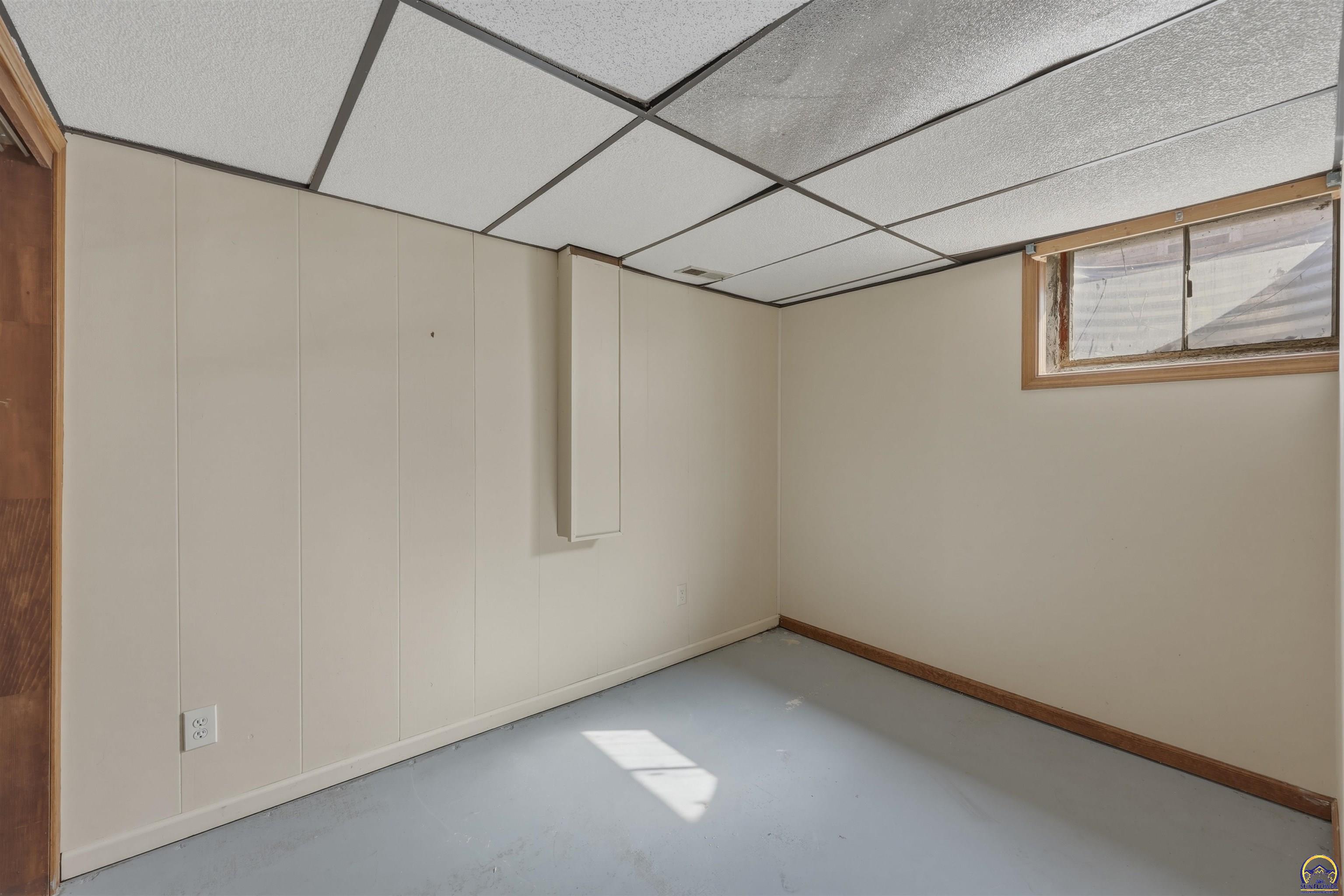 2809 Southwest Hillcrest Road Topeka, KS 66614 - Photo 19 of 26