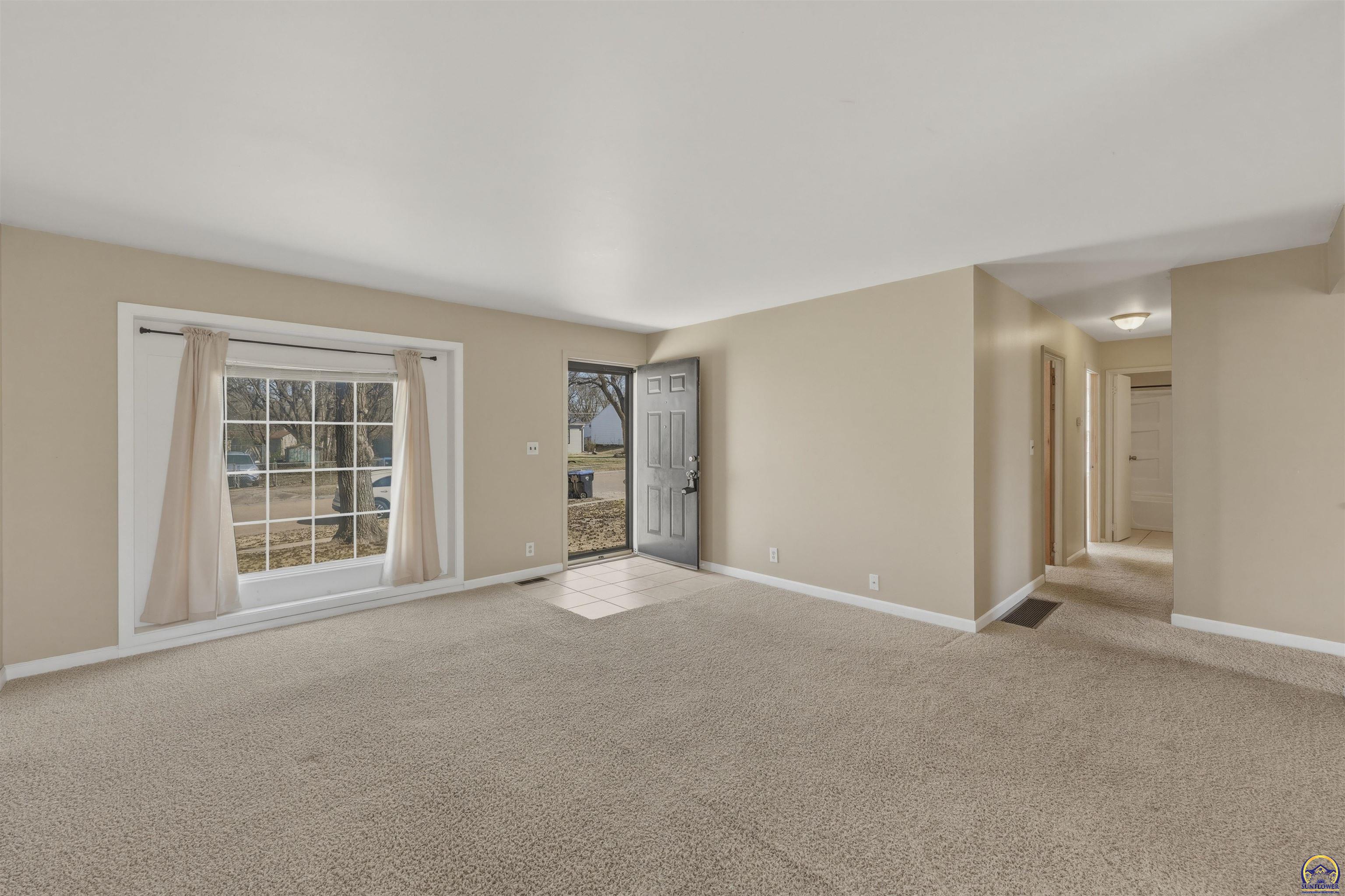 2809 Southwest Hillcrest Road Topeka, KS 66614 - Photo 4 of 26