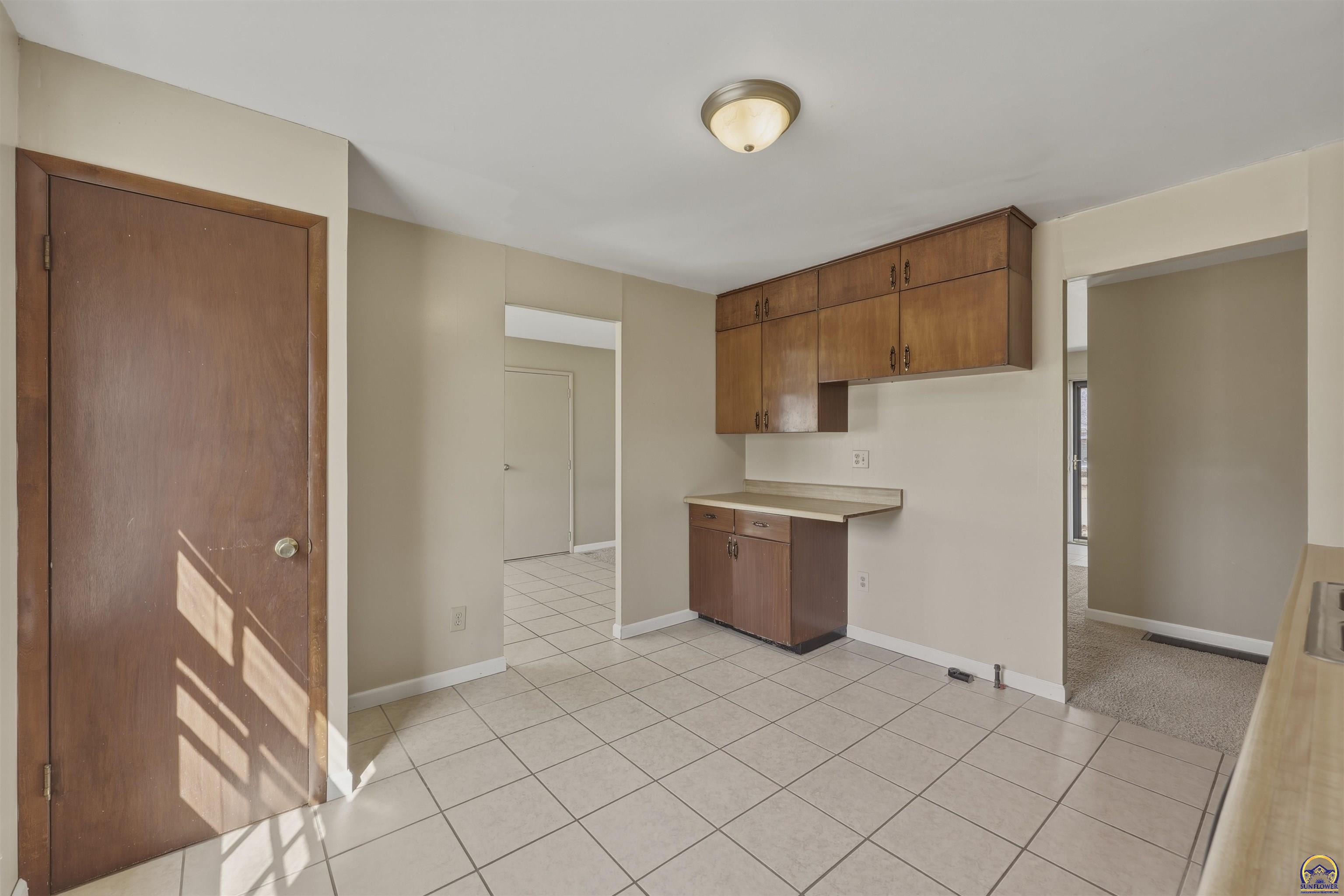 2809 Southwest Hillcrest Road Topeka, KS 66614 - Photo 8 of 26