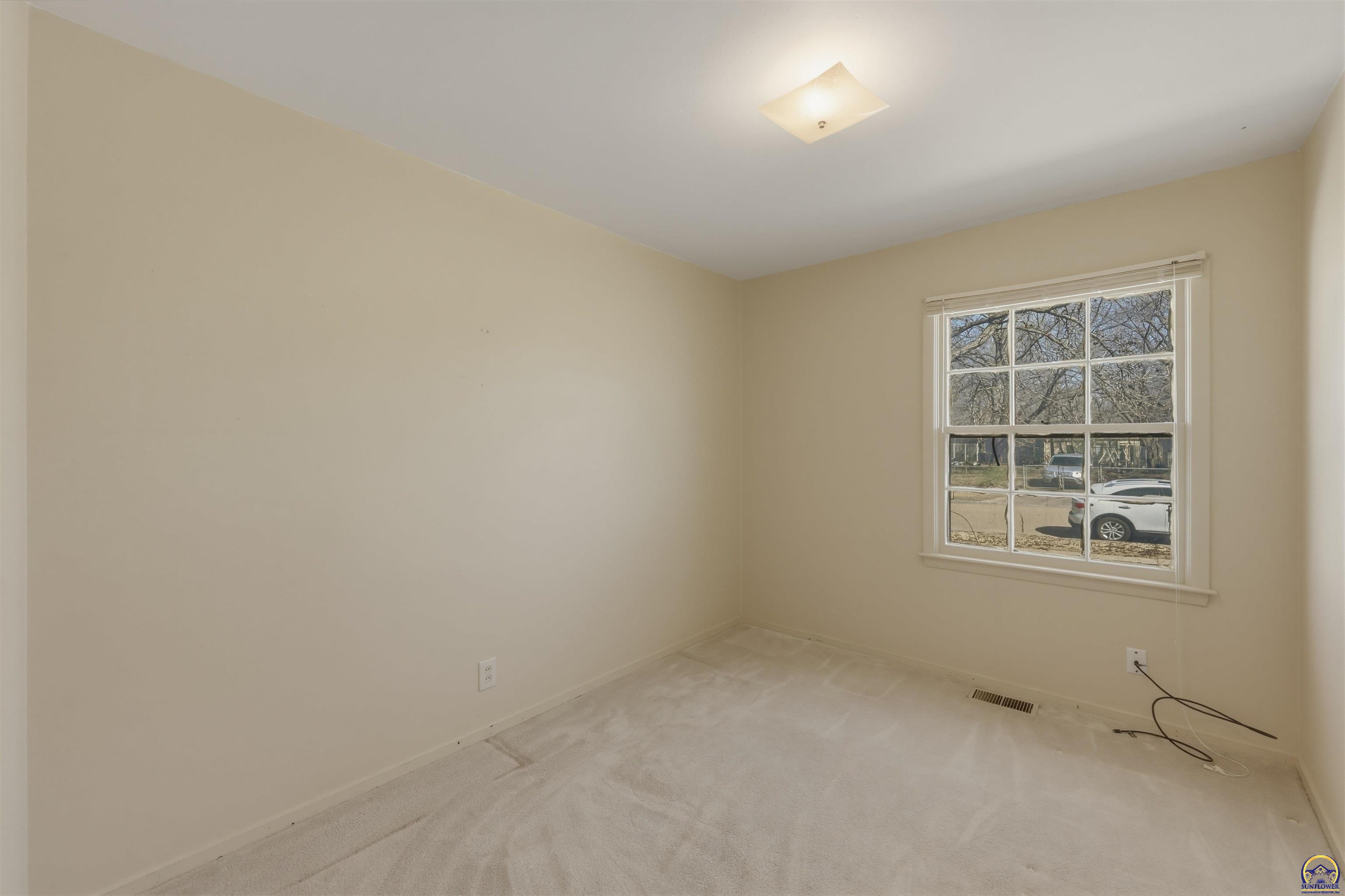 2809 Southwest Hillcrest Road Topeka, KS 66614 - Photo 9 of 26