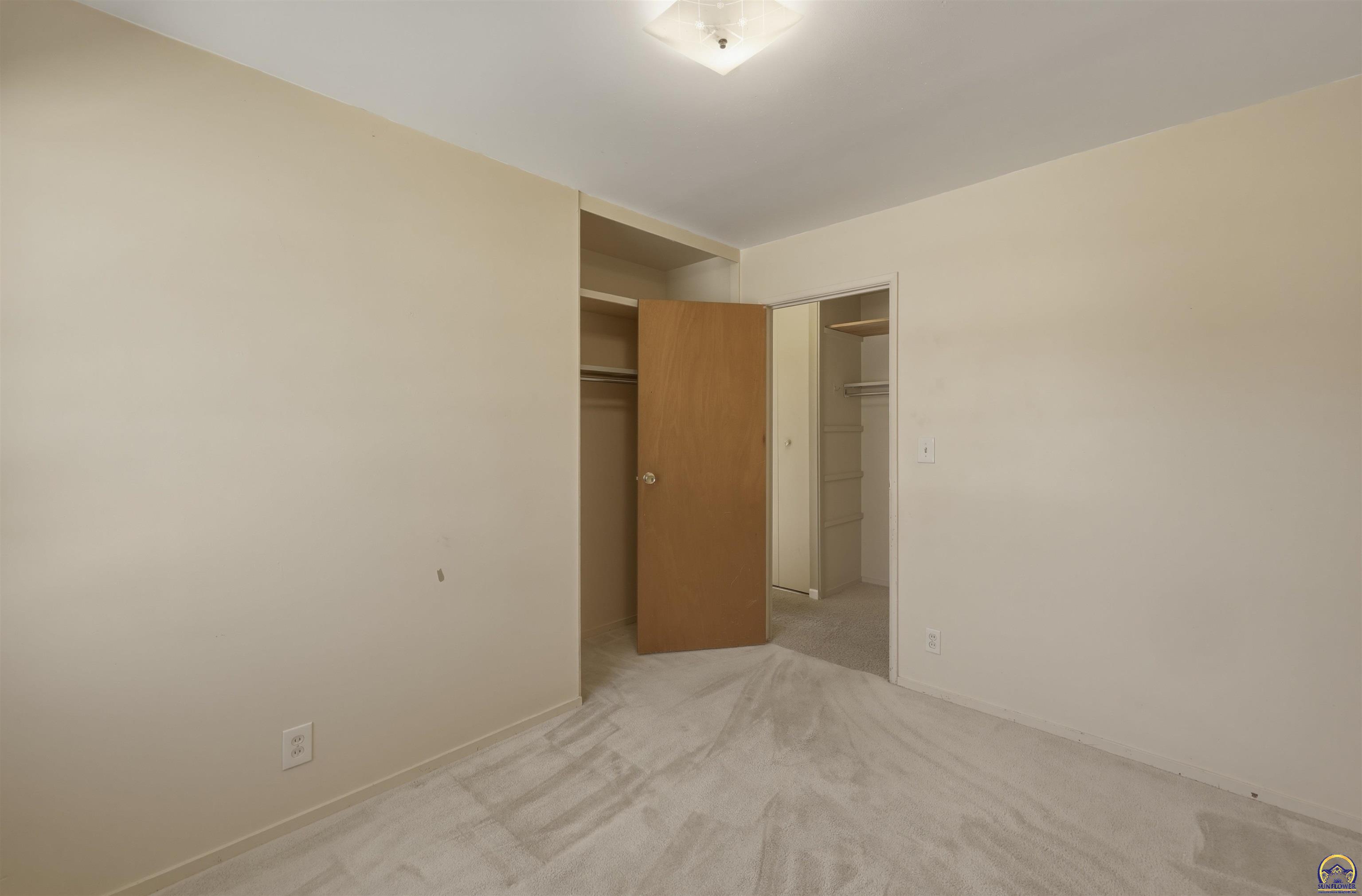 2809 Southwest Hillcrest Road Topeka, KS 66614 - Photo 10 of 26